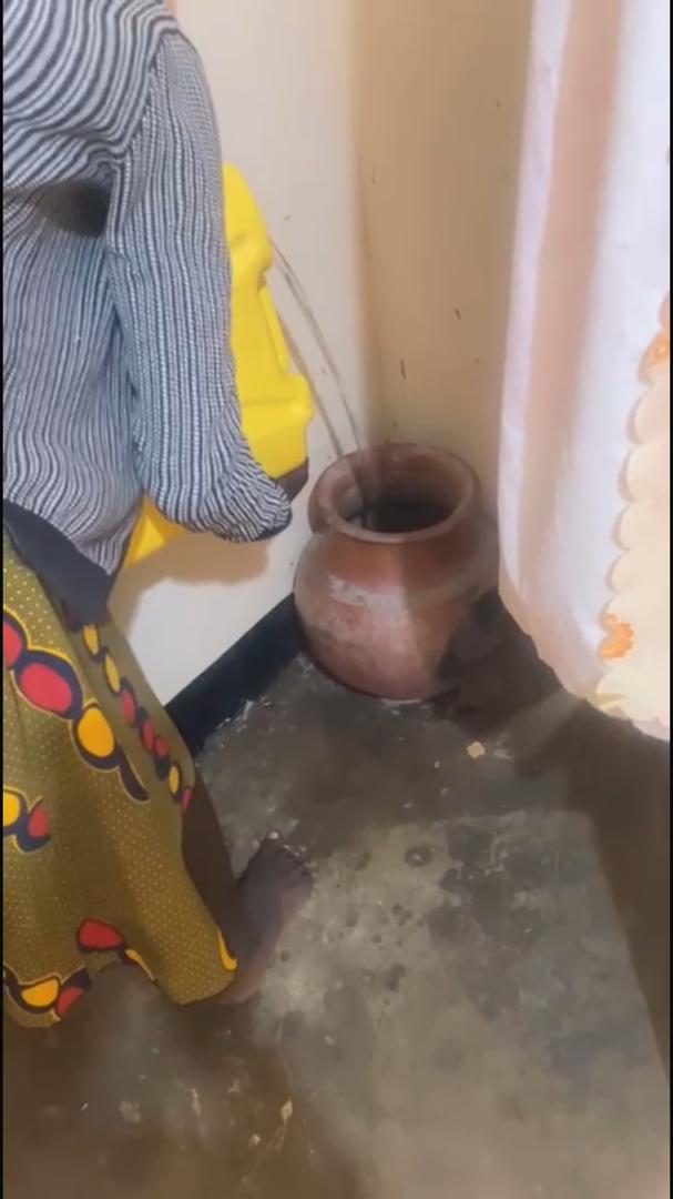 Traditioneller Wasserkrug in Uganda