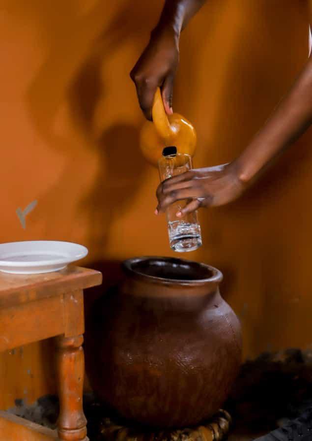 Tongefäß in Kumi, Uganda